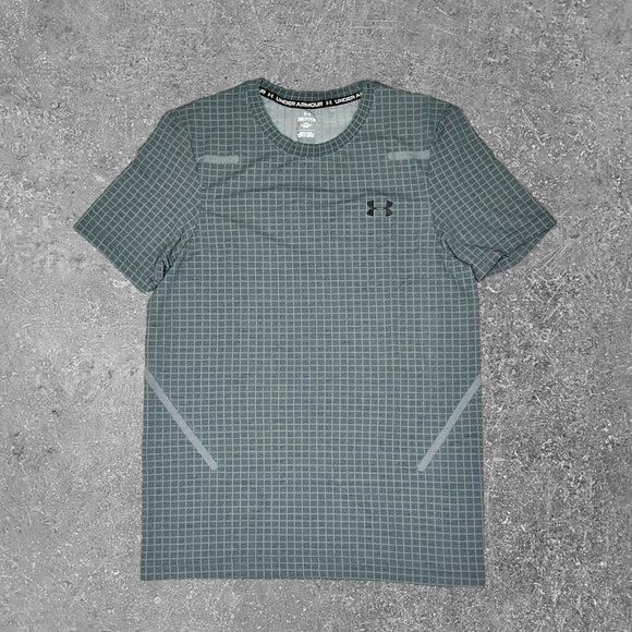 The Under Armour grid t-shirt has outstanding flexible features.