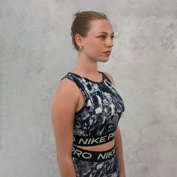 This Nike Pro Dri-Fit tank crop top set in a blue print is a really flexible piece of womens activewear.