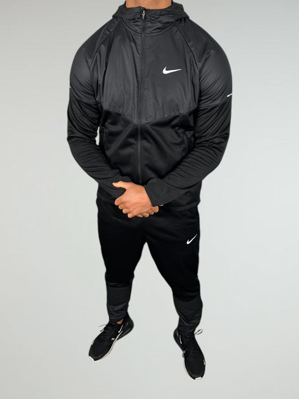 The Nike sphere trackusit is perfect for the cold weather and a great addition to your winter wardrobe.