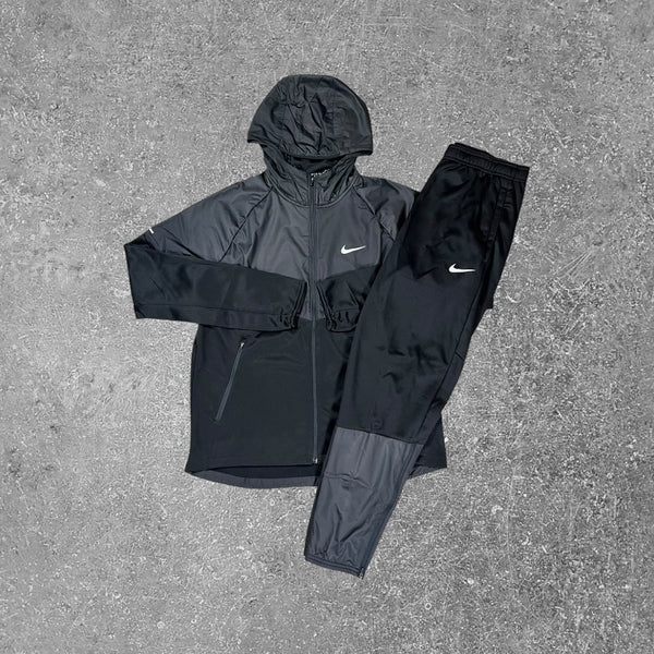 The Nike sphere trackusit is perfect for the cold weather and a great addition to your winter wardrobe.