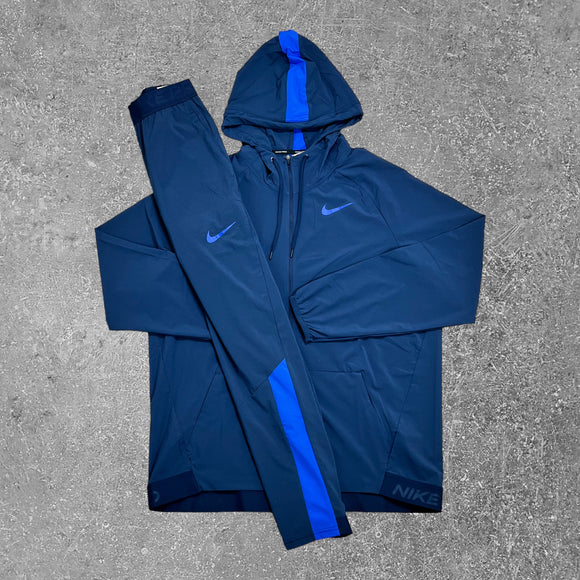 The Nike vent max tracksuit in the blue colourway is an elite tracksuit.