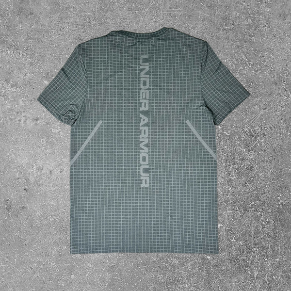 The Under Armour grid t-shirt has outstanding flexible features.