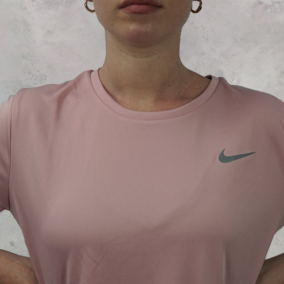 The Nike Miler 2.0 T-shirt in a colourful pink. 