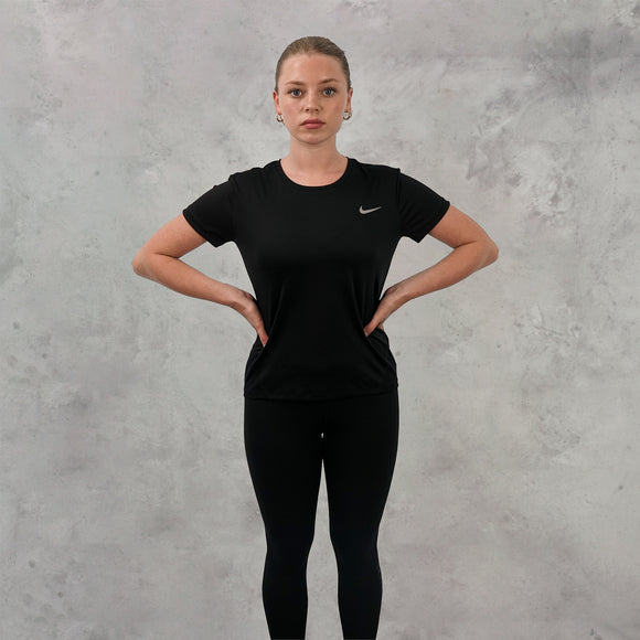 The Nike miler black 2.0 T-shirt is perfect for running.