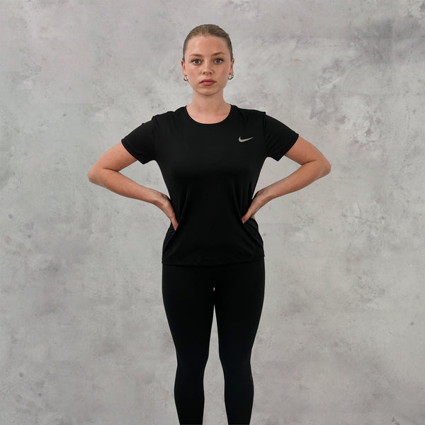 The Nike miler black 2.0 T-shirt is perfect for running.