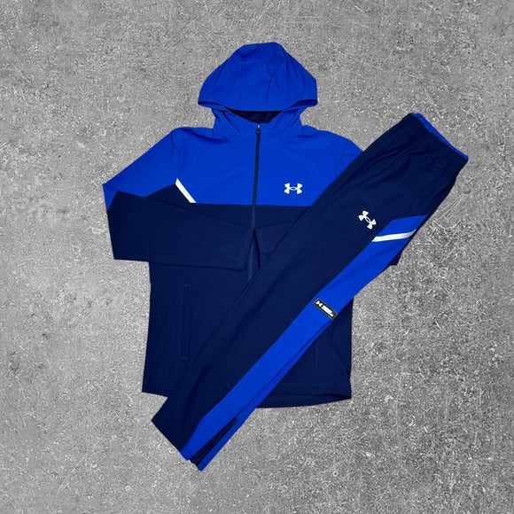 This premium tracksuit is eye catching and high quality.