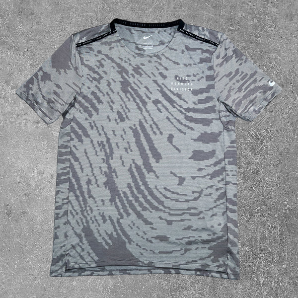 The Nike running division khaki camo T-shirt is a premium running top. 