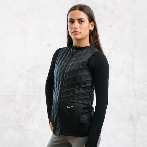 The Nike ADV Gilet is a luxury piece of activewear attire. This body warmer is lightweight and excellent for any weather.