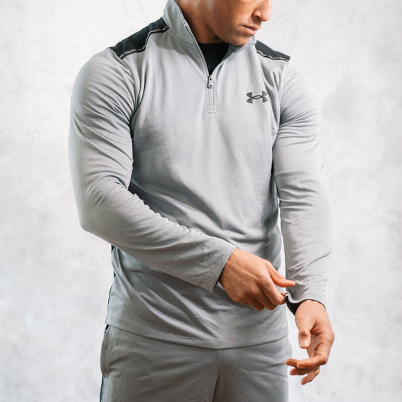 The UA heatgear 1/4 zip set in grey is a perfect gym set.