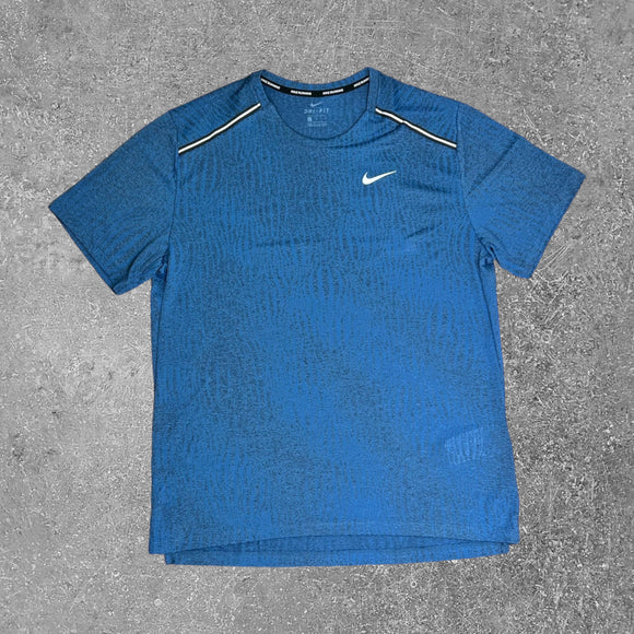 This Nike miler mint 1.0 is a high quality activewear T-Shirt.