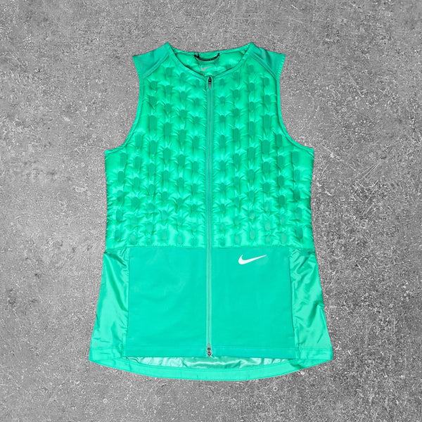 The Nike ADV Gilet is a luxury piece of activewear attire. This body warmer is lightweight and excellent for any weather.