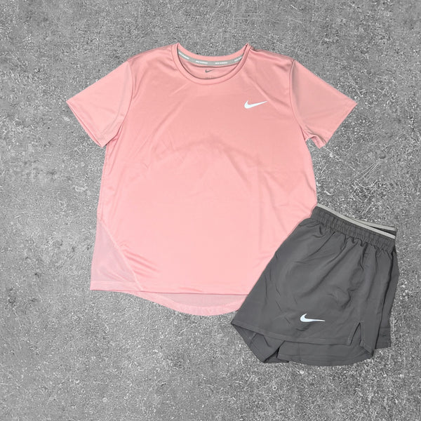 This Nike Miler set in bright pink and grey is an exclusive piece of activewear.